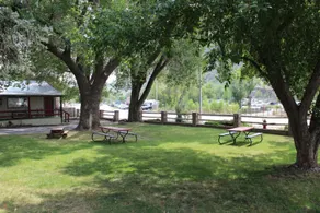 Wapiti Lodge - Image 4