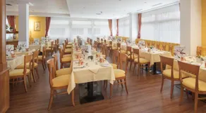 Hotel Schweizer Hof Thermal und Vital Resort - Image 5