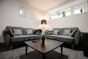 Bartlam Place, Sleeps 6, Central Oldham - By NMB Property - Image 4
