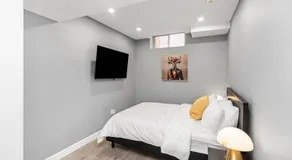 Cozy Spacious 2BR Suite with Parking & Wi-Fi - Image 3