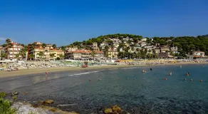 Front Beach Magic Sea - Sea Front - Happy Rentals - Image 2