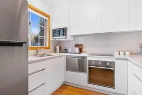 Cosy renovated 2 bed villa in superb location - Image 4