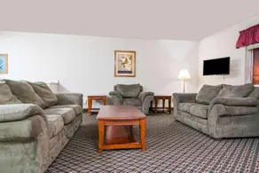 Super 8 By Wyndham Fargo/I-29/West Acres Mall - Image 2