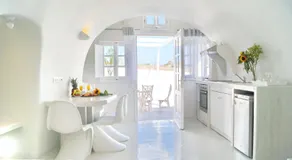 Fira-Cave-Sleeps 13-Parking-Pool-Pet Friendly - Image 2