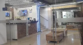LUXURY Hotel - Image 5