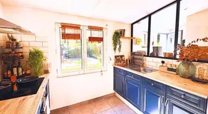 Maison Langevin 2-Bedroom House with Cozy Garden & Patio - Image 4