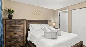 Peaceful 2BD 10 mins from DT Peoria - Image 2