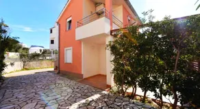 Myrtle Two Bedroom Apartment - Image 4