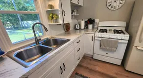 Cozy Neutral Farmhouse, Coffee provided, Relaxation optional - Image 2