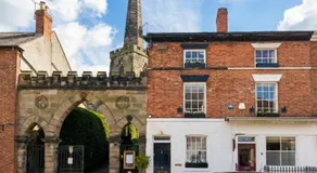 Quirky Village Centre Apartment Above a Cocktail Bar, Castle Donington - Image 1