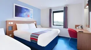 Travelodge Slough - Image 2