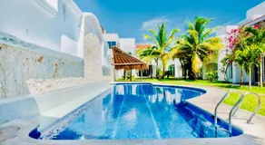 Playacar - Superior Budget Room With Swimming Pool Air Conditioning and Parking - Image 2
