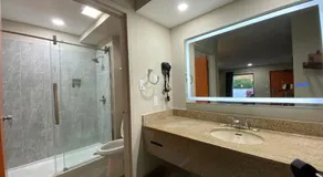 Brentwood Inn & Suites - Image 2