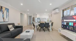 Modern 5BR Family Home in Peaceful Park Ridge - Image 3