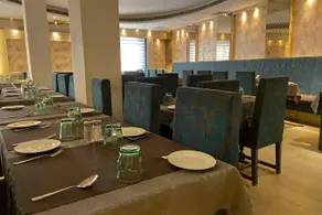 Status Business Hotel - Naveen Market - Image 3