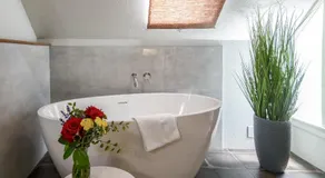 Cedar Gables Inn - Image 2