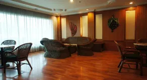 Tyng Garden Hotel - Image 3