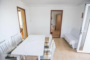 House Walker - Image 5