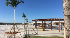 Flat com praia privativa e lazer total em Arraial - Image 4