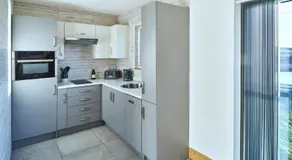 Red Watch Apartment - Image 4