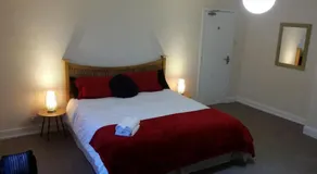 Riverbank Guest House - Image 2