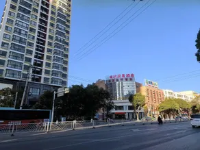 Dali Seaside Hot Spring Hotel - Image 3
