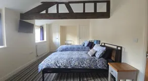 Twin Room - The Unicorn Hotel - Image 5