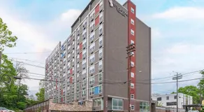 Modern Stay Comfort-Free Parking - Image 2