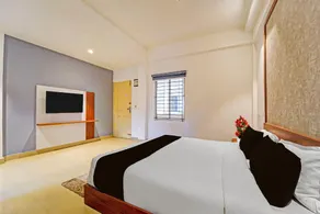 THE BEIGE HOTEL - Image 5