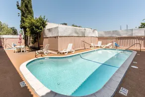 Econo Lodge Gilroy - Image 4
