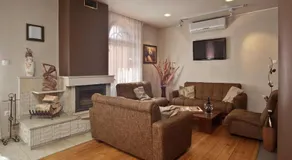 Anita House - Image 2