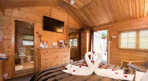Cypress Log Cabins Accommodation - Image 2
