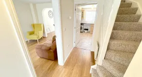 5 Holborn Spacious Home - Image 3
