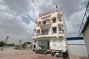 OYO 42870 Hotel Gorband - Image 5