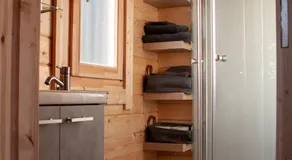 Holiday Hut - Image 2