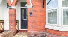 Spacious 2-bed Apartment in Crewe by 53 Degrees Property, ideal for Business & Professionals, FREE Parking - Sleeps 3 - Image 4