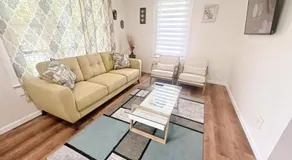 2 BR Quaint Private Bungalow NR Downtown & Beaches - Image 2