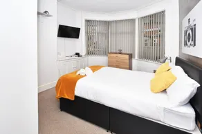 Townhouse @ Lord Street Crewe - Image 2