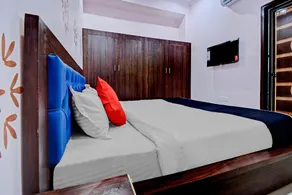 OYO 81074 Hotel Rj 21-18 - Image 2