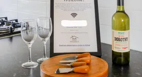 Glen Iris, Quiet Boutique 2 bedroom Netflix, WIFI, Parking, Free Wine - Image 3