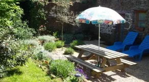 3 Bed Cottage - Sleeps 5 - Garden - Parking - Wifi - Image 4