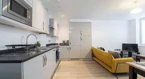 Charming Two-Bedroom Home in Historic Gloucester - Image 3