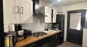 Cozy double near Train Station - Image 3