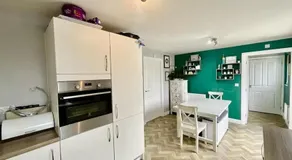Sheffield Boutique 4-Bed Home - Image 3