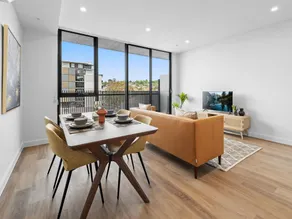 Modern Apartment on Burgundy precinct & Parklands - Image 3