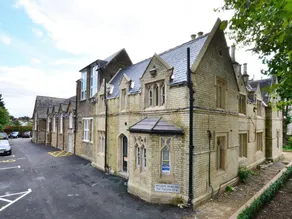 Arch Apartment - Image 5