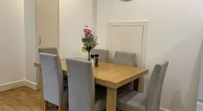 Modern apartment 4 mins from Gatwick - Image 3