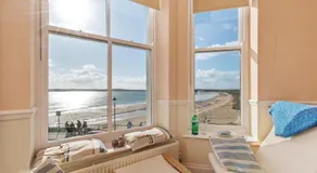 7 South Beach Court - Sea Front Apartment with Spectacular Sea Views - Image 3