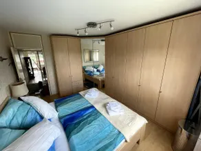 Zentrales Apartment für bis zu 6 Personen mit Balkon, Parkplatz, Waschmaschine & direkten Einkaufsmöglichkeiten - Image 5