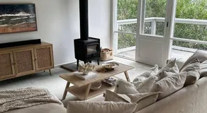 Seaview Treehouse - three minute walk to the beach - Image 2